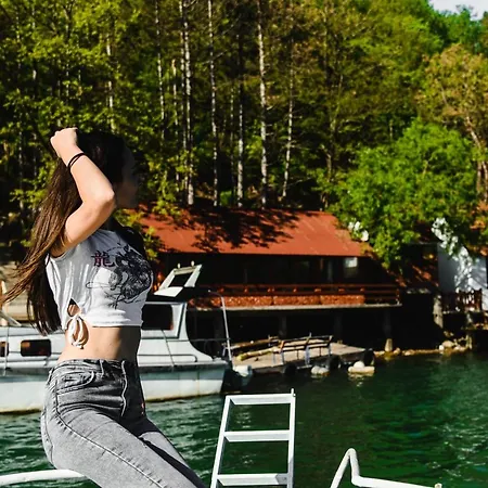 Apartmani Jezero Perucac Ferienhaus *
